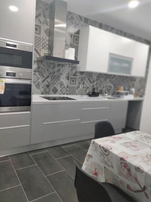 Lisbon, 3 Bedroom Apartment In Amora , 15 Min From The Beach Exterior foto
